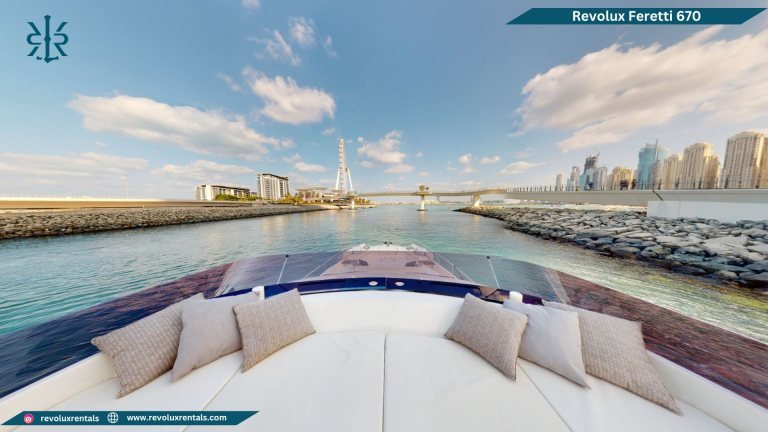 Revolux Feretti 670 yacht, photo 8 of 10